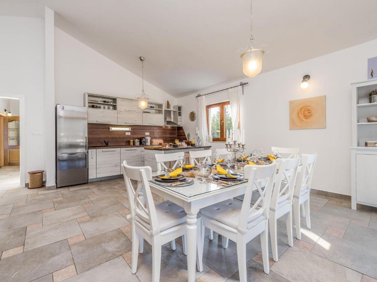 Holiday Home Velebit Rovanjska Buitenkant foto